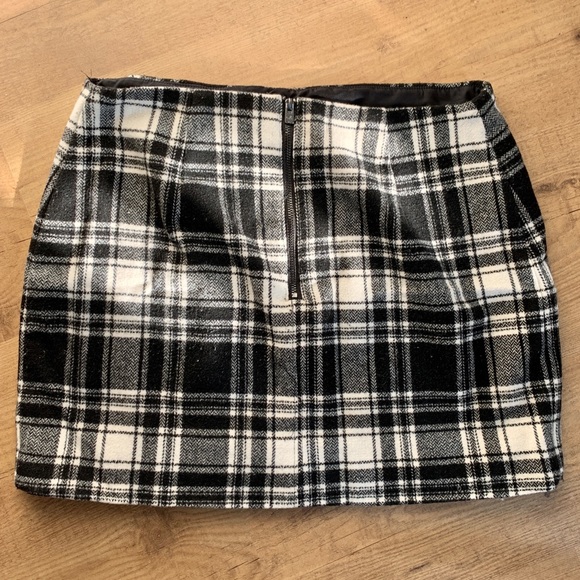 Black and White Plaid Envelope Mini Skirt - Picture 5 of 6